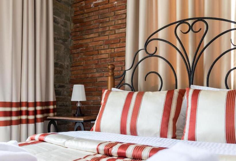 ファミリールーム, Restaurant Emblema