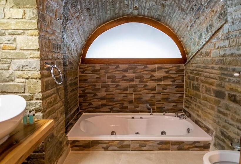 デラックスルーム, Restaurant Emblema