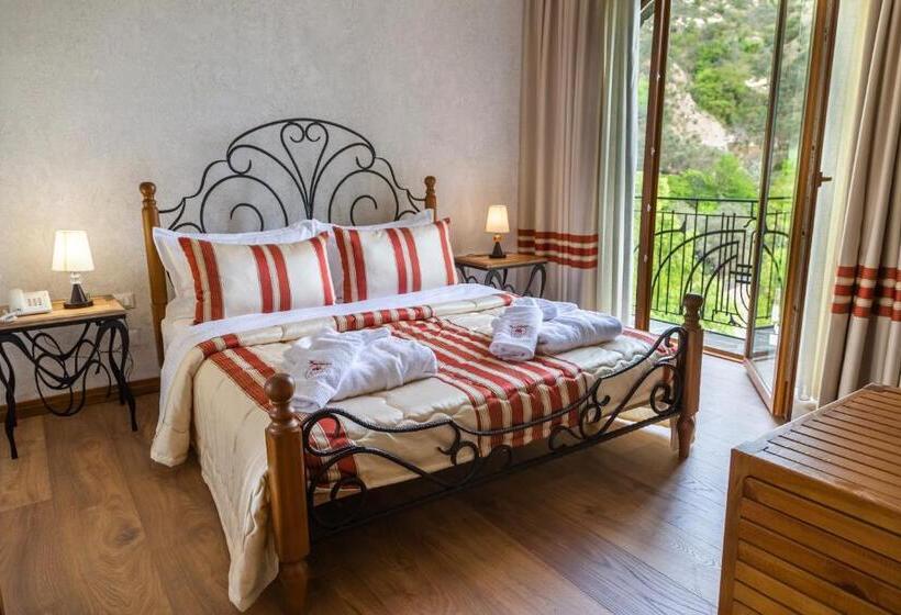 Deluxe Room, Restaurant Emblema