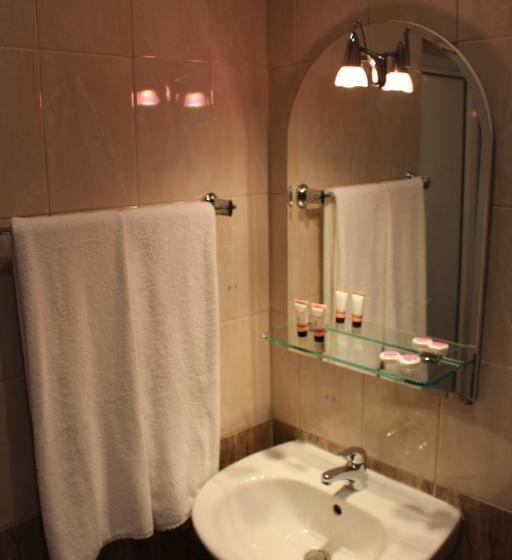 جناح جونيور, Park Hotel Ivailo