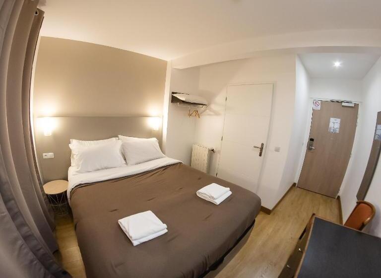 اتاق لوکس, Des Arcades