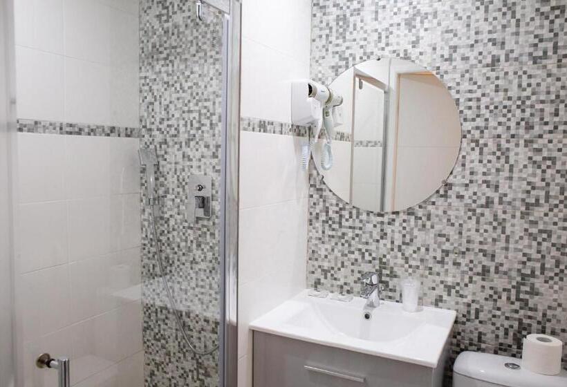 اتاق لوکس, Des Arcades