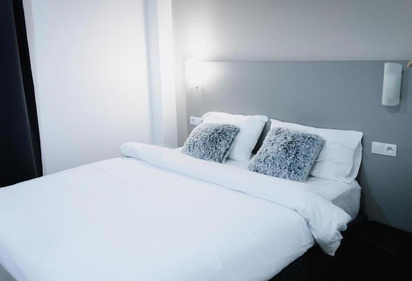 اتاق لوکس, Des Arcades