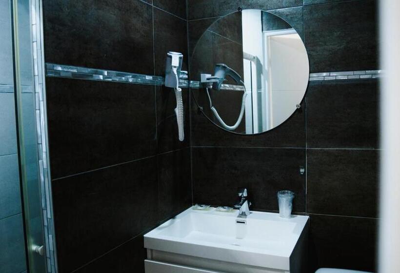 اتاق خانوادگی, Des Arcades