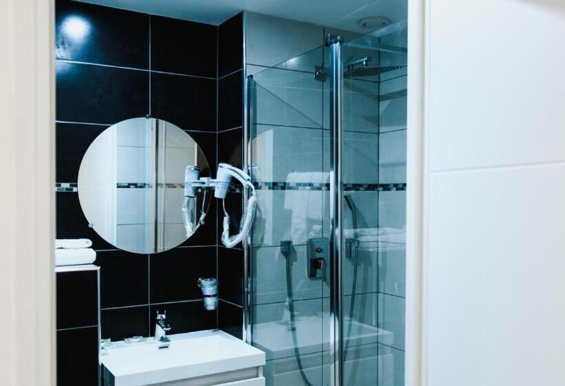 اتاق لوکس خانوادگی, Des Arcades