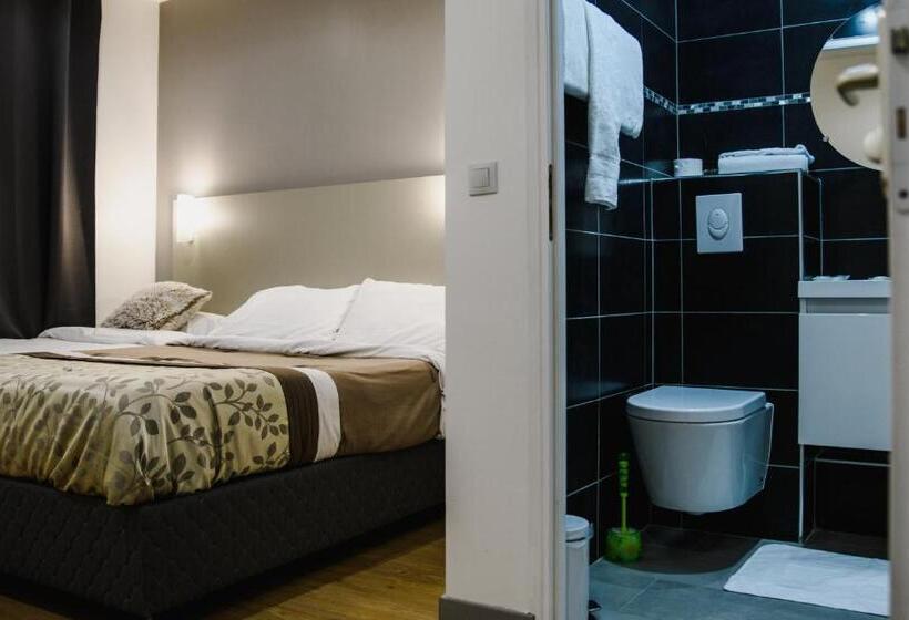 اتاق لوکس خانوادگی, Des Arcades