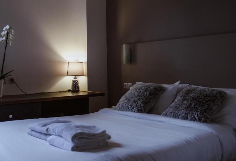 اتاق خانوادگی, Des Arcades