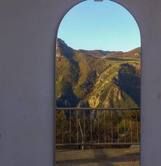 اتاق اکونومی, Igor Bed And Breakfast