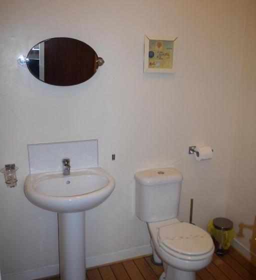 غرفة ديلوكس, Cheers Cafe Bar & Tavern