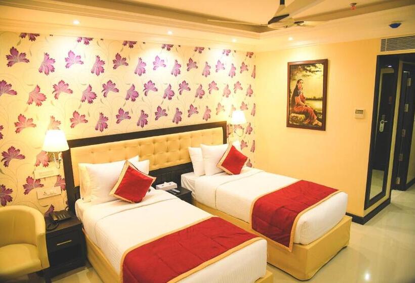 اتاق سوپریور, Sajjoys