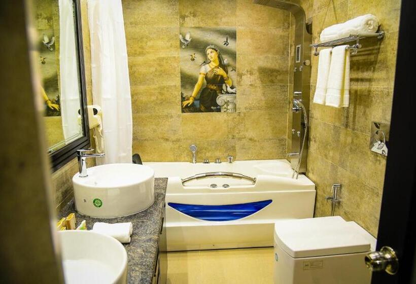 Deluxe Suite King Bed, Sajjoys