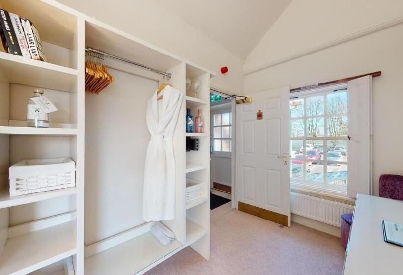 Büyük Çift Kişilik Yataklı Delüks Oda, The Devonshire Arms