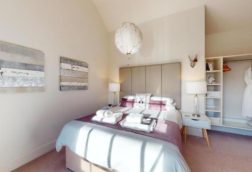 Büyük Çift Kişilik Yataklı Delüks Oda, The Devonshire Arms