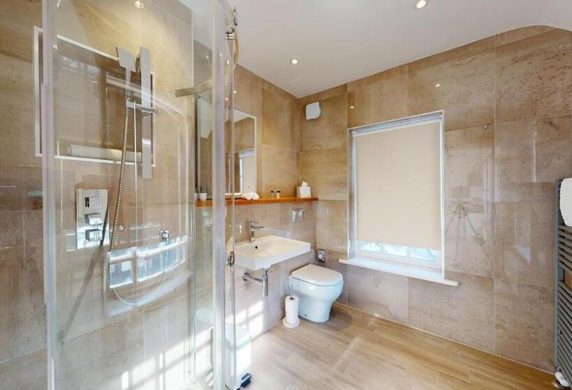 Büyük Çift Kişilik Yataklı Delüks Oda, The Devonshire Arms