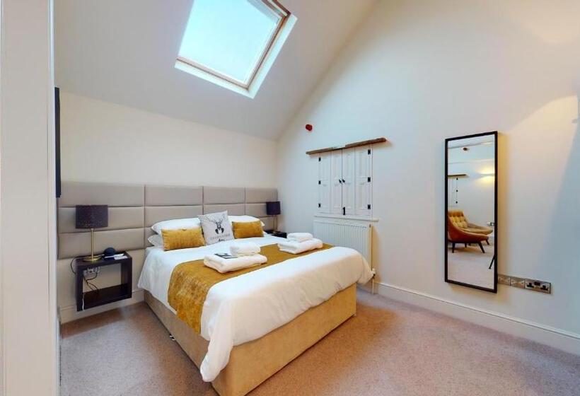 Deluxe Suite King Bed, The Devonshire Arms