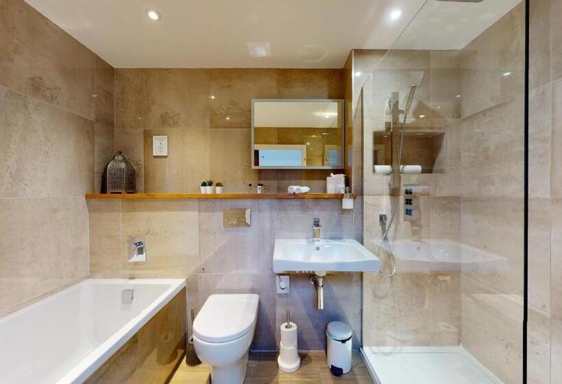 Deluxe Suite King Bed, The Devonshire Arms