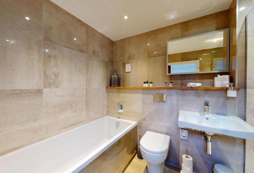 Deluxe Suite King Bed, The Devonshire Arms