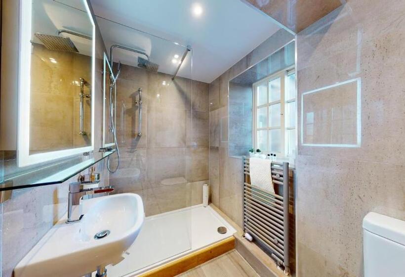 Delüks Oda, The Devonshire Arms