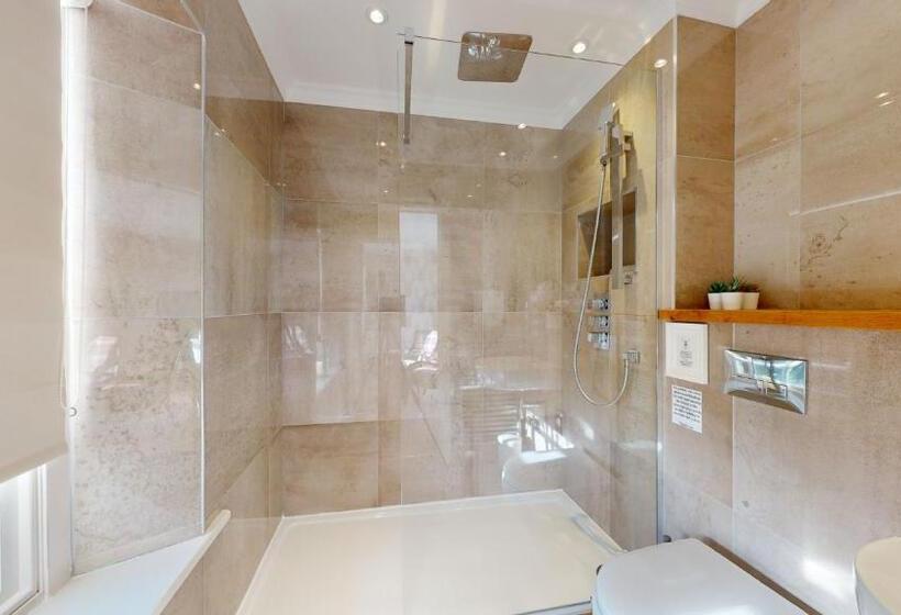 Büyük Çift Kişilik Yataklı Lüks Oda, The Devonshire Arms