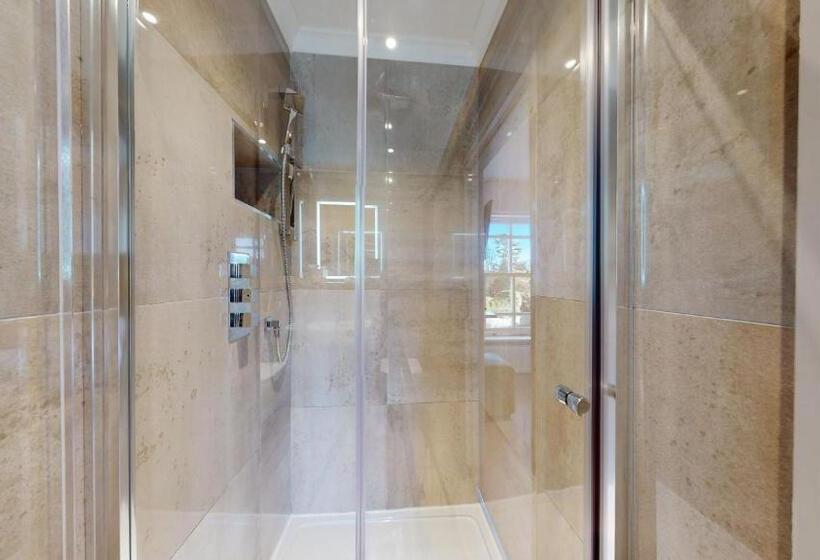 Büyük Çift Kişilik Yataklı Standart Oda, The Devonshire Arms