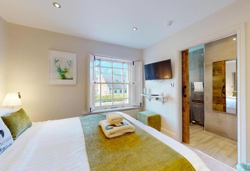 Büyük Çift Kişilik Yataklı Standart Oda, The Devonshire Arms