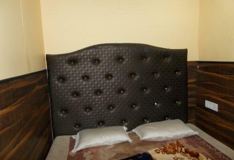 اتاق اکونومی, Ratnam Guest House