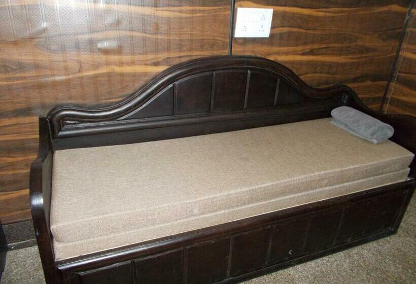 اتاق اکونومی, Ratnam Guest House