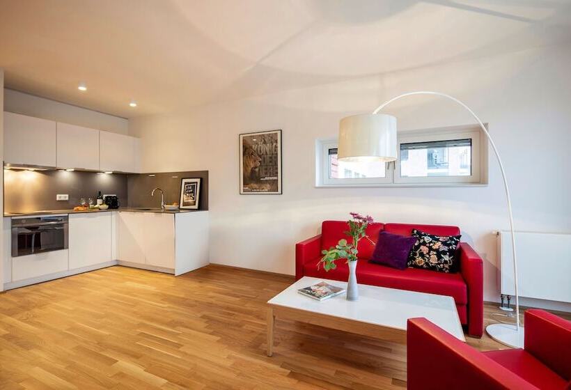 إستوديو كومفورت, The Flag Oskar M