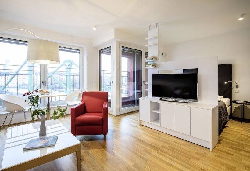 إستوديو كومفورت, The Flag Oskar M