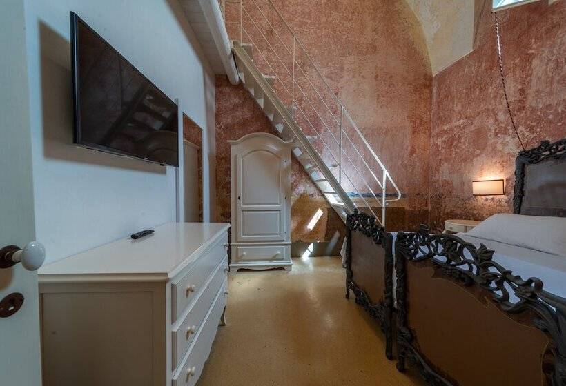 جناح, Dimore Briganti