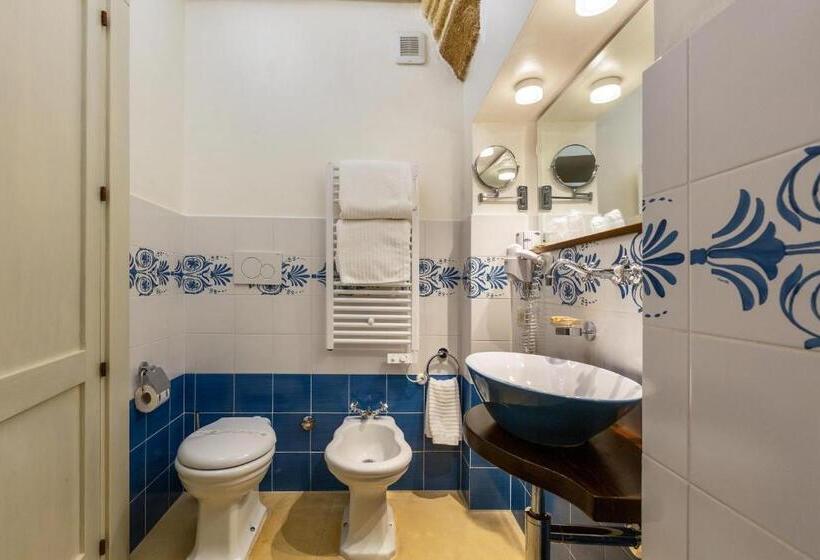 غرفة قياسية ثلاثية, Dimore Briganti