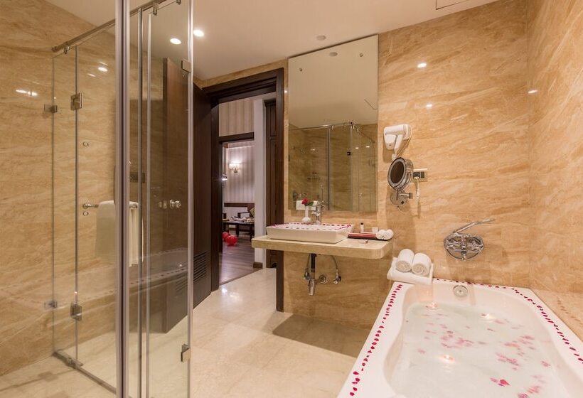 سوییت اجرایی, Soaltee Westend Premier