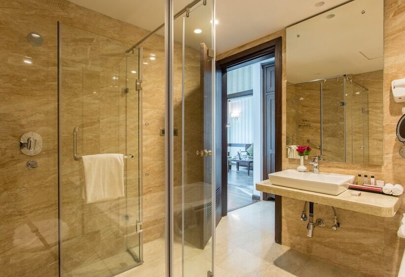 سوییت اجرایی, Soaltee Westend Premier