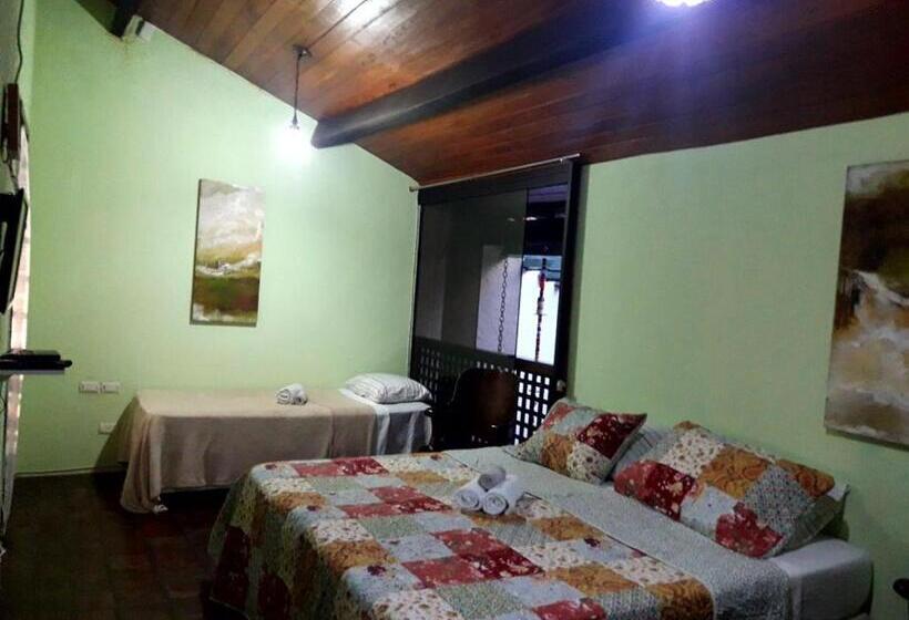 디럭스 룸, Hostel Da 13 E Suítes