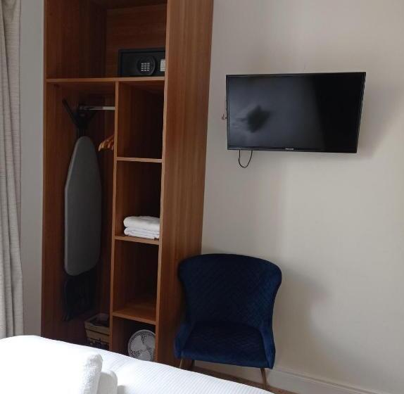 标准单人间, Tom Dick And Harriet S Accommodation