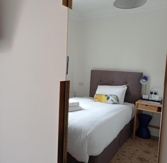 标准单人间, Tom Dick And Harriet S Accommodation