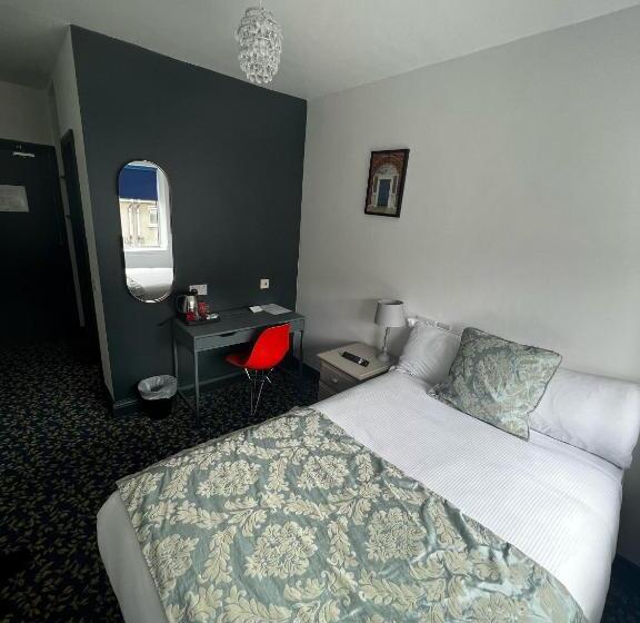 标准单人间, Tom Dick And Harriet S Accommodation