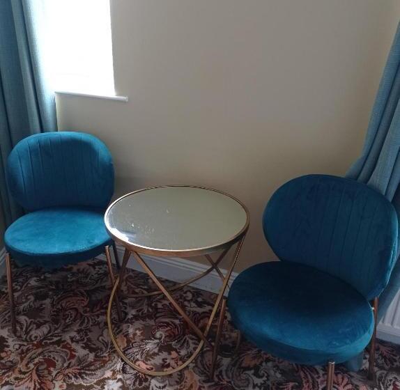 高级工作室, Tom Dick And Harriet S Accommodation