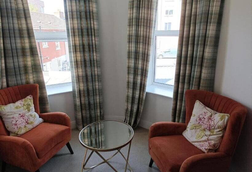 高级工作室, Tom Dick And Harriet S Accommodation