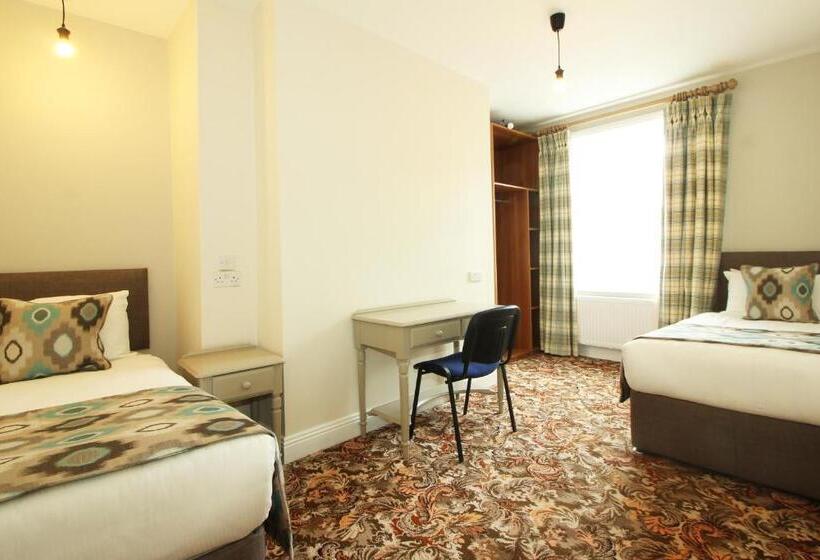 四人高级间, Tom Dick And Harriet S Accommodation