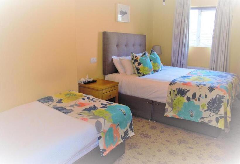 高级三人间, Tom Dick And Harriet S Accommodation