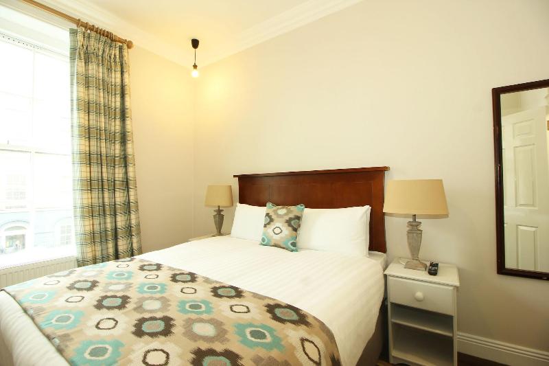 标准单人间, Tom Dick And Harriet S Accommodation