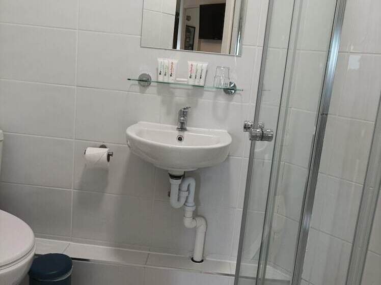 标准间, Tom Dick And Harriet S Accommodation