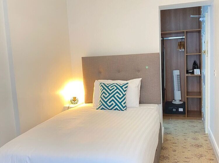 标准单人间, Tom Dick And Harriet S Accommodation