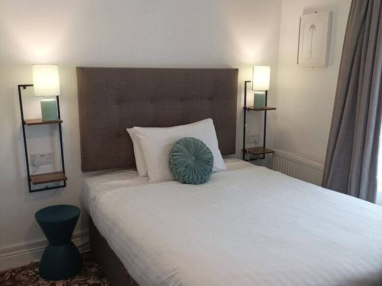 标准单人间, Tom Dick And Harriet S Accommodation