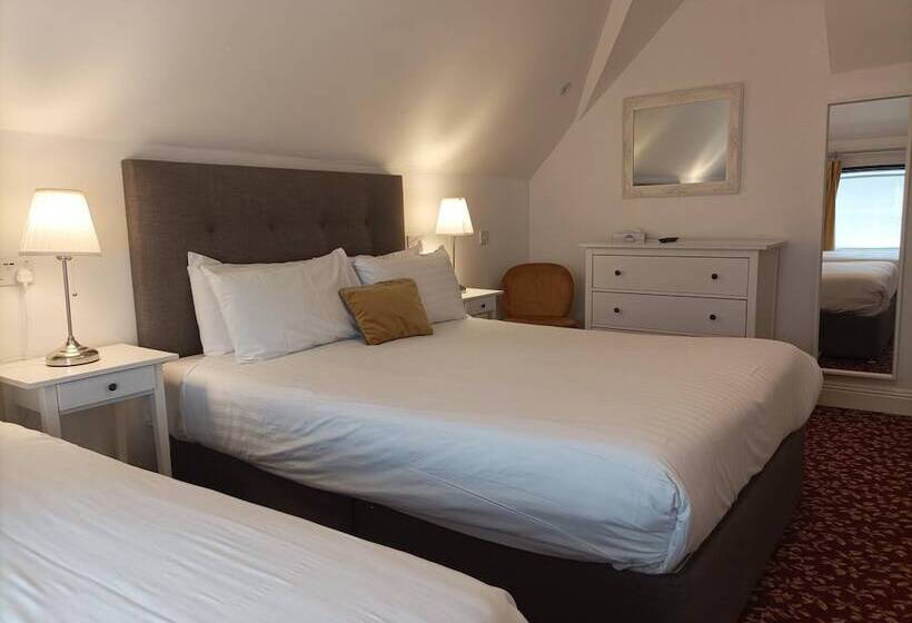 家庭间, Tom Dick And Harriet S Accommodation