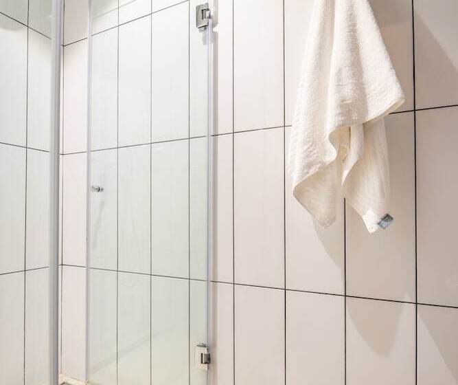 חדר סטנדרט לשלושה, The Spot Hostel