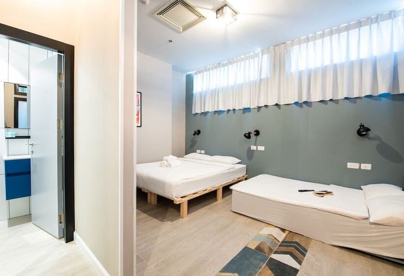 חדר סטנדרט לשלושה, The Spot Hostel