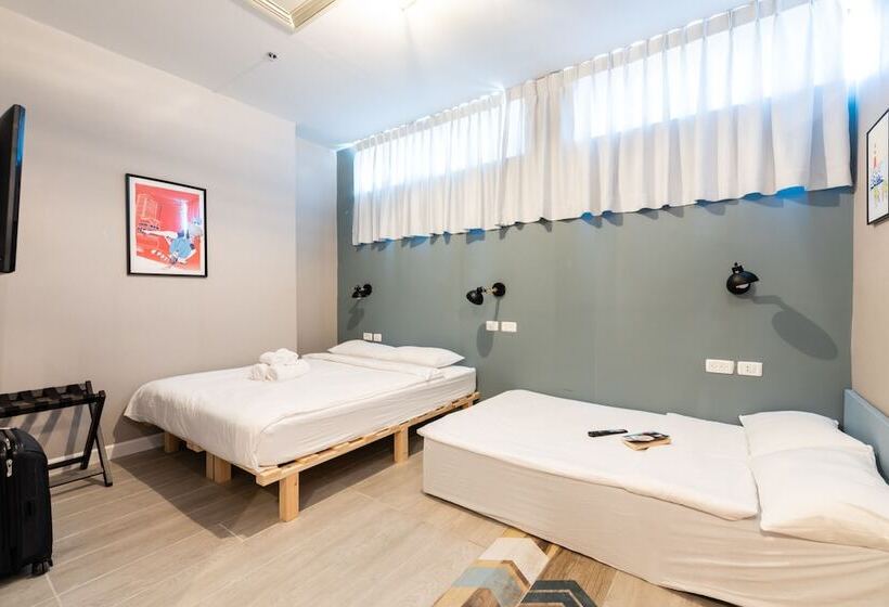 חדר סטנדרט לשלושה, The Spot Hostel