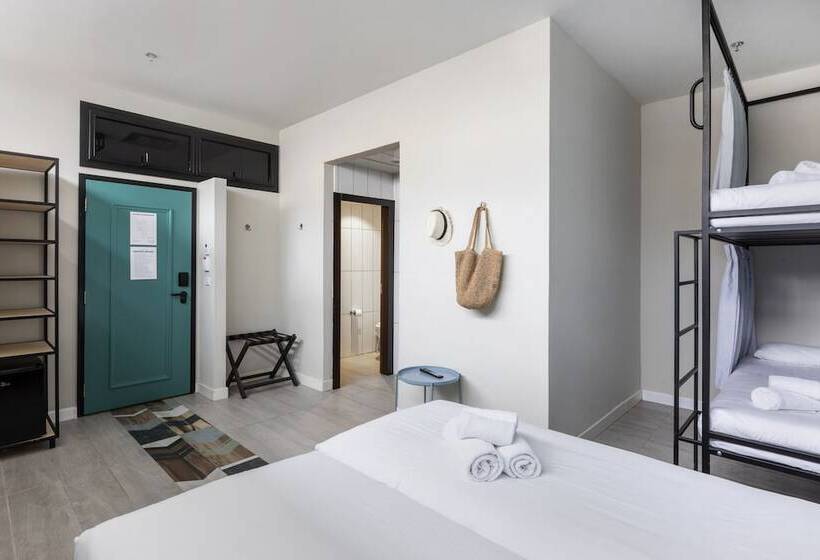 חדר משפחתי, The Spot Hostel